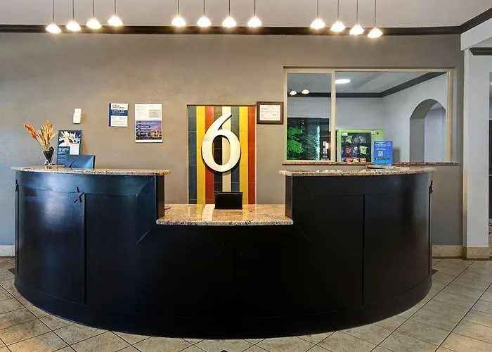 6 Worth, Tx I-35 & I-20 Hotel Fort Worth