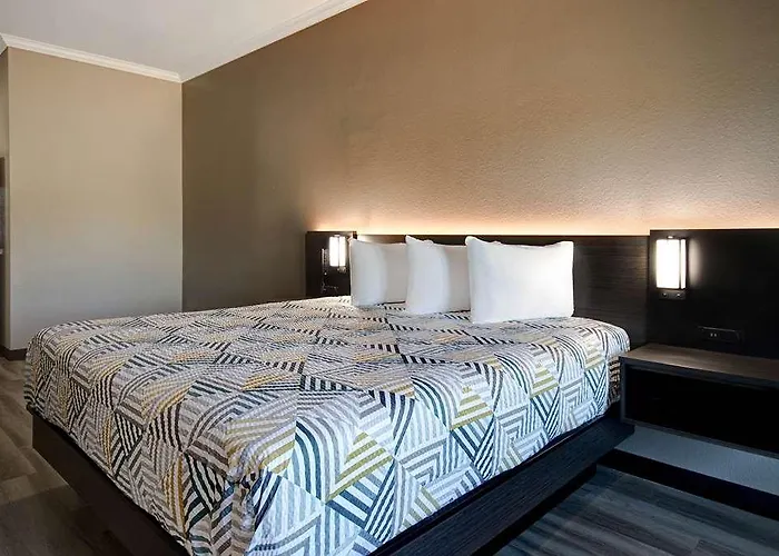 6 Worth, Tx I-35 & I-20 Hotel Fort Worth