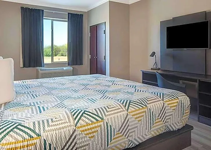 6 Worth, Tx I-35 & I-20 Hotel Fort Worth