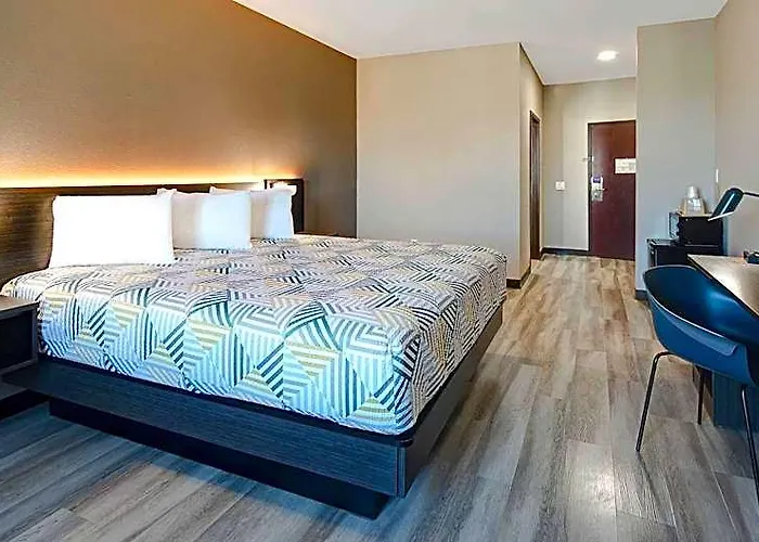 6 Worth, Tx I-35 & I-20 Hotel
